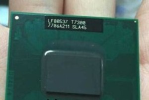 [중고] T7300 노트북 CPU 2.0 / 4M / 800 오리지날 핀 공식 버전 PGA 지원 965 칩셋 -[520813389412]